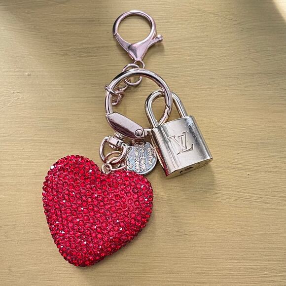 Louis Vuitton Gold Brass Lock # 334 on Red Rhinestone Heart Bling Keychain - Picture 4 of 4